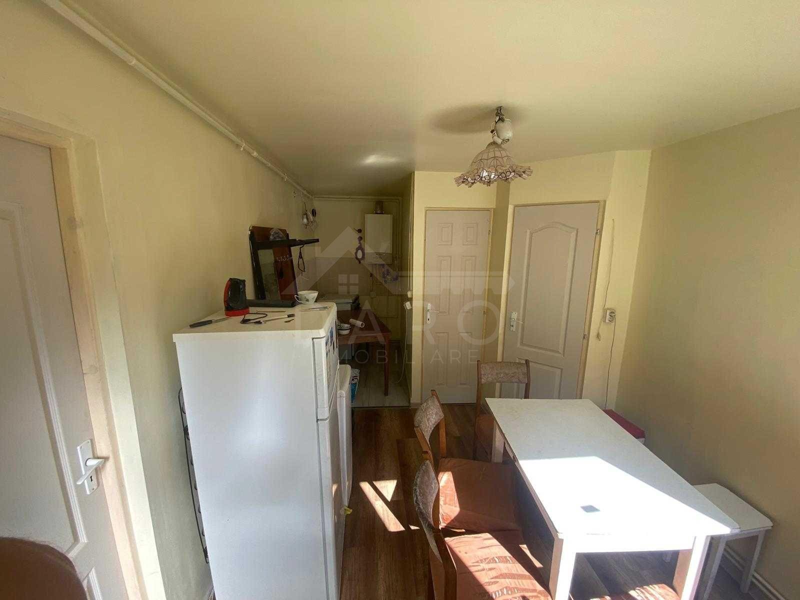 Casă cu o cameră în curte comună - 3