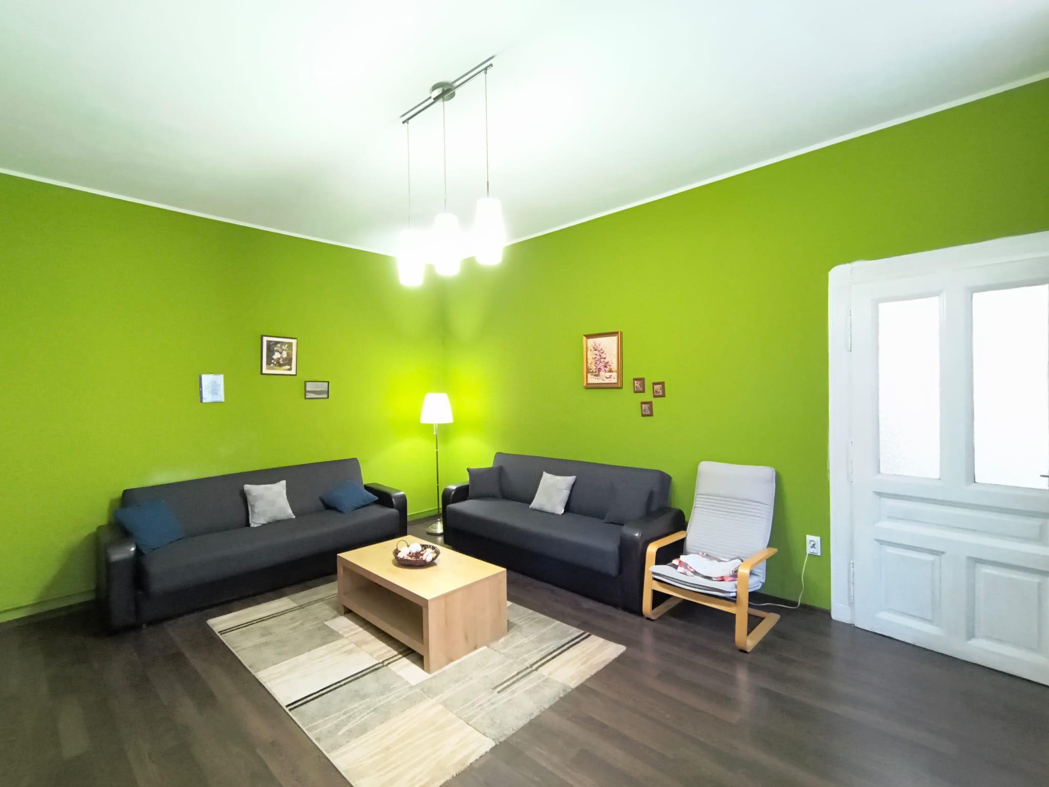 Apartament central, 2 camere, centrala gaz. 390 E/lună. Comision 0 - 1