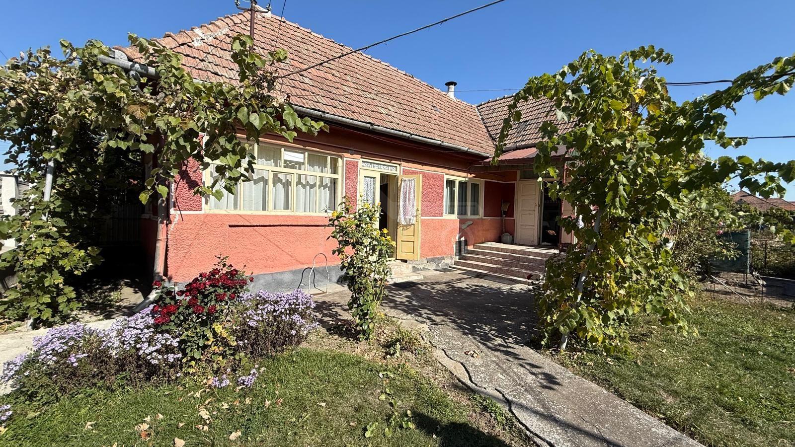 Casă în Ungheni preț 75.000 . 1100 mp teren - 1