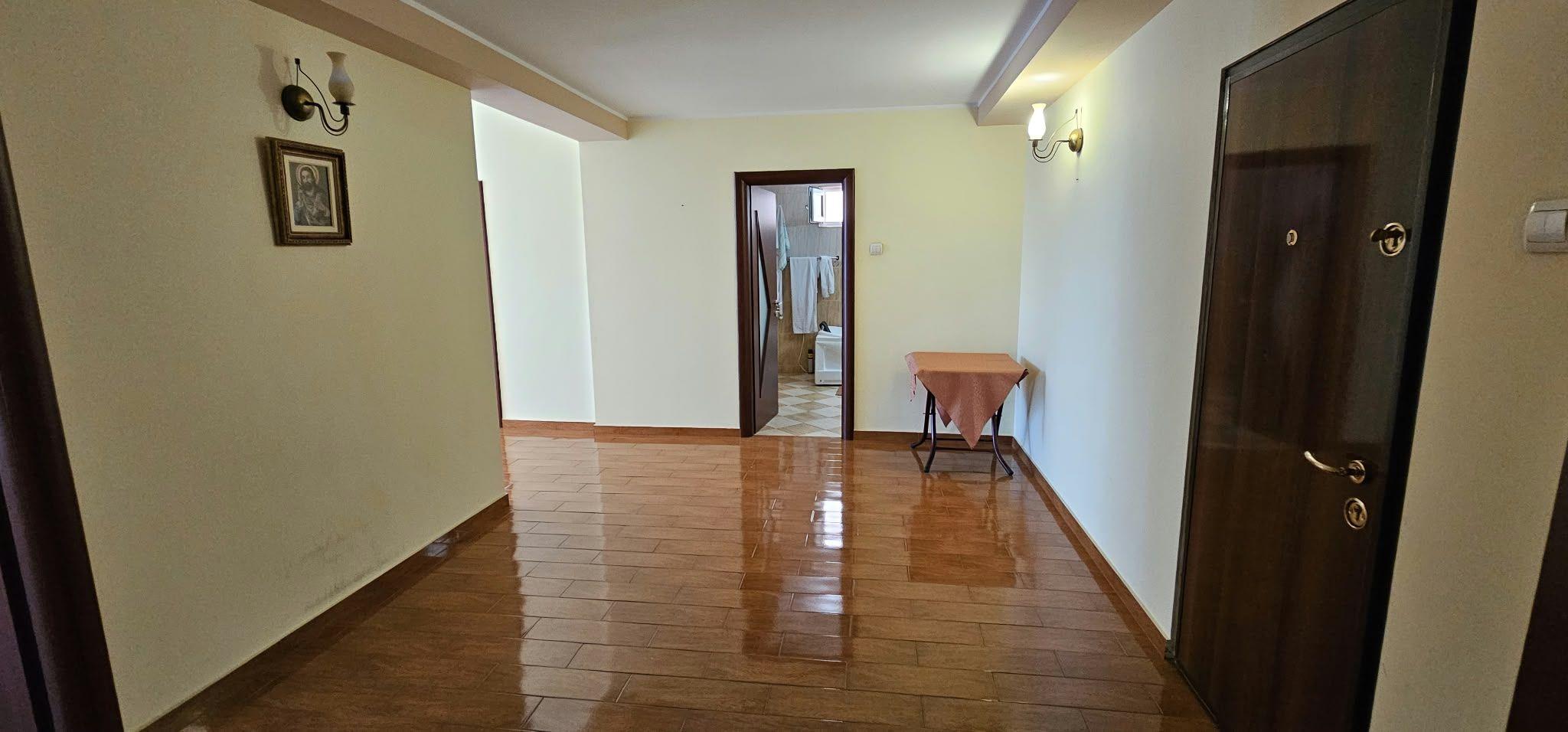Spațiu - apartament 5 camere de închiriat – 160 mp - Micro 20 – zona BKO - 5