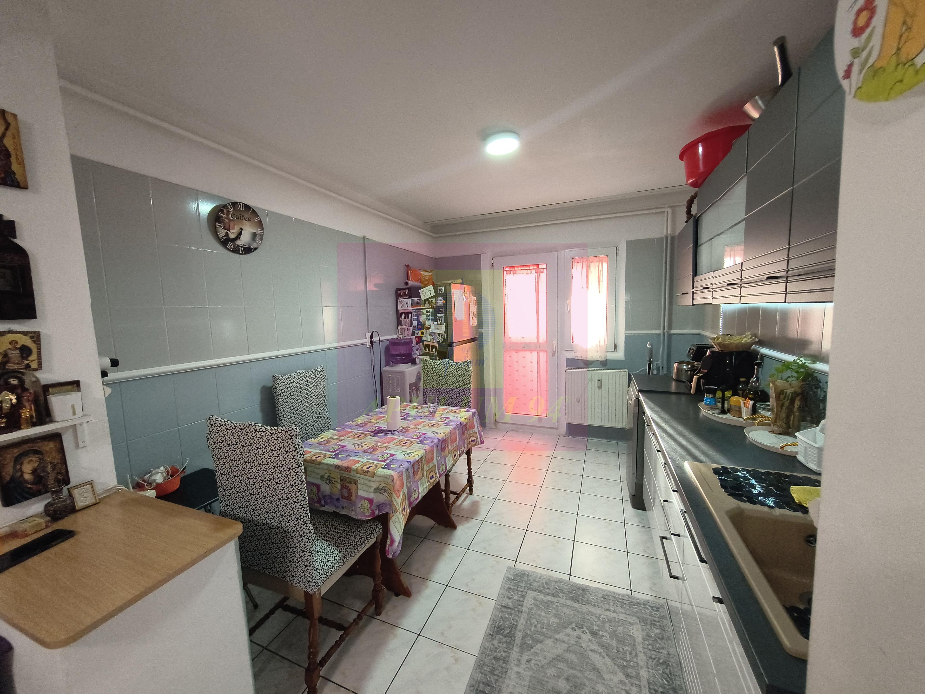 Apartament spațios de 4 camere bl 1982 Berceni etajul 8 bloc anvelopat - 17
