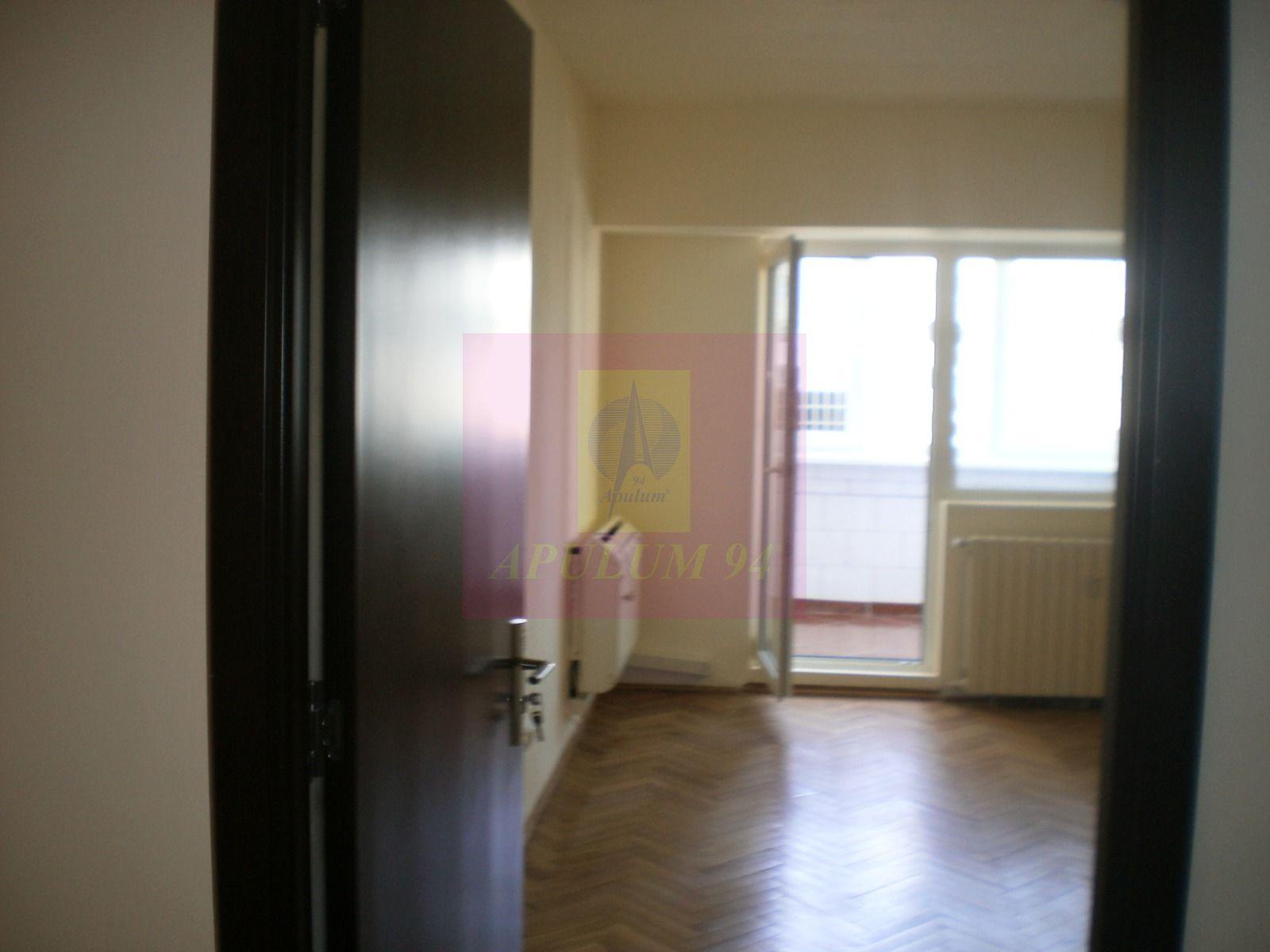 Apartament 3 camere pe bd Decebal stradal - 10