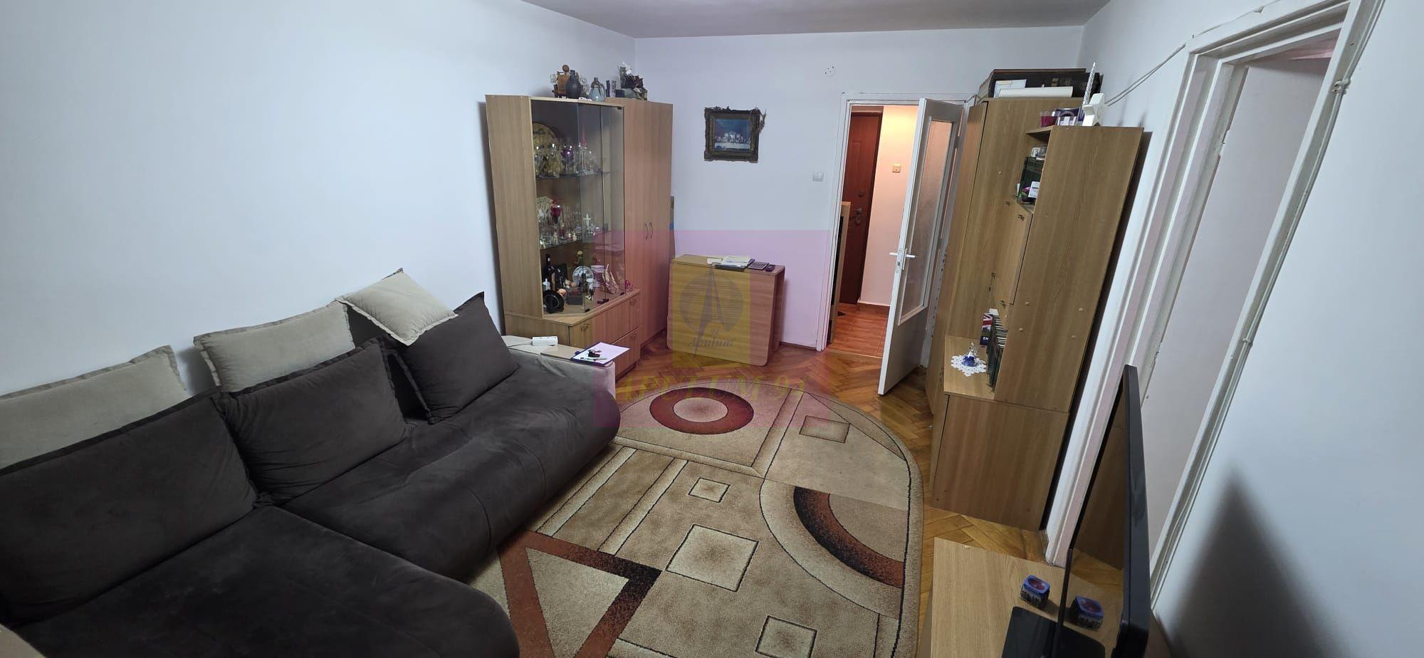 Apartament cu 3 camere de vanzare in Campina - 1