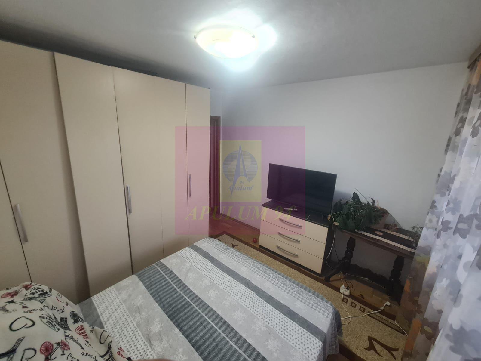 Apartament cu 3 camere de vanzare in Campina - Zona Cuza - 1