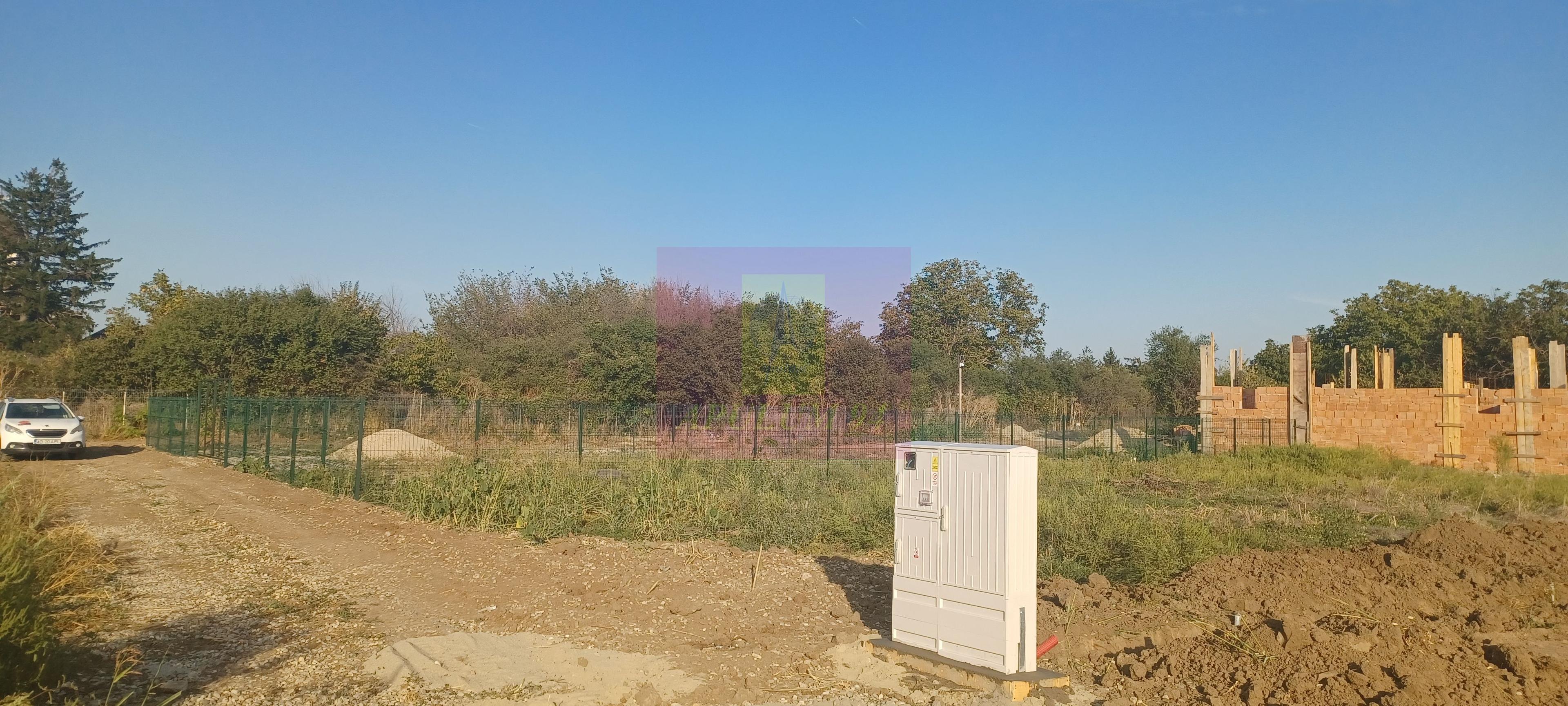 Săbăreni, lot de casă 1050 mp, curent lângă teren - 1