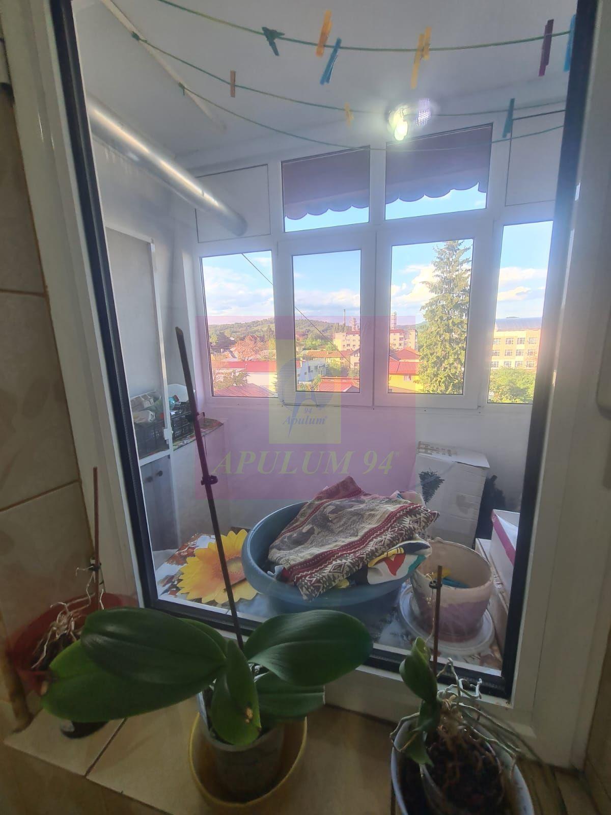 Apartament cu 3 camere de vanzare in Campina - Zona Centrala - 10