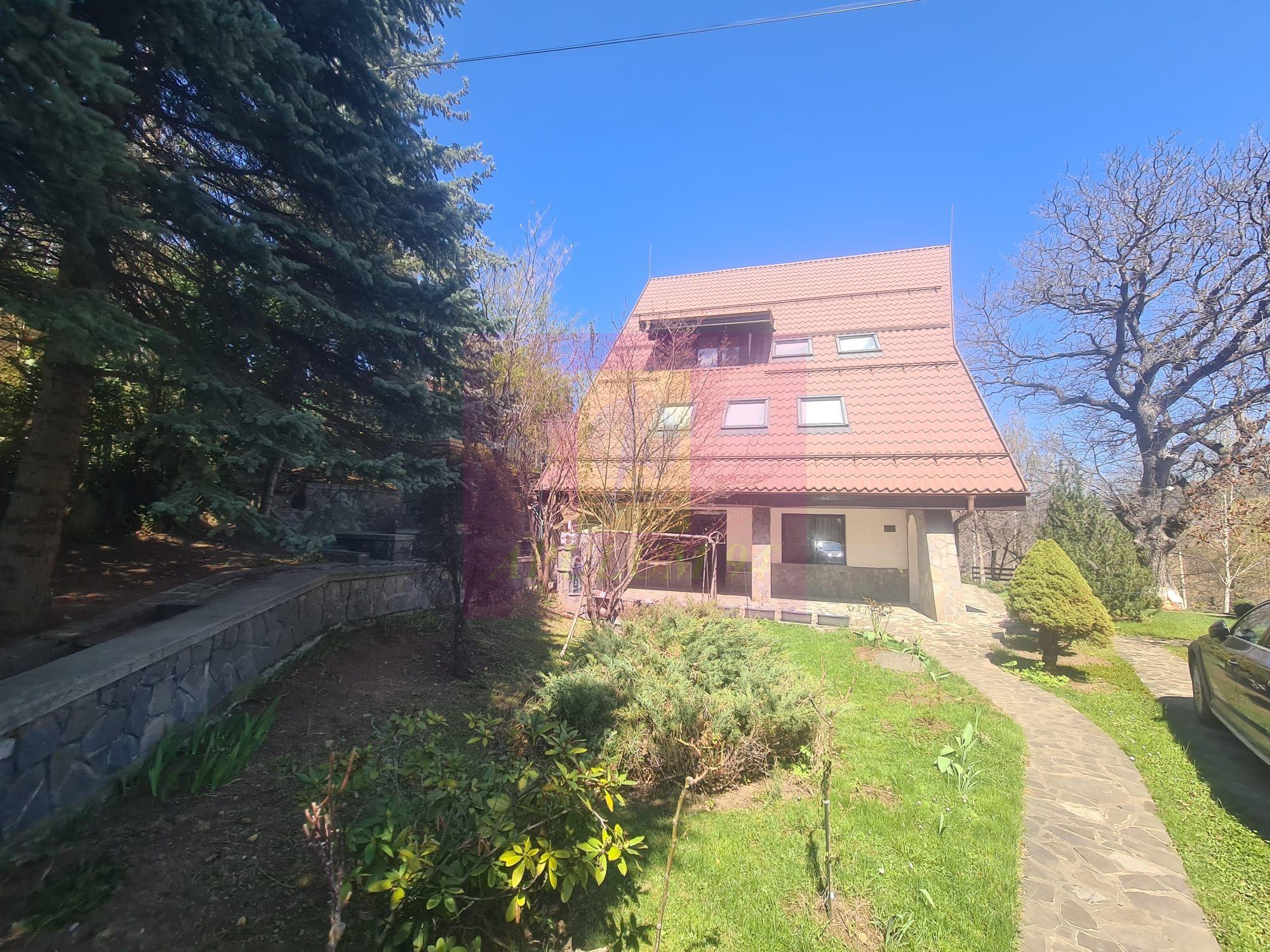 Vila de vanzare in Breaza - Zona Breaza de Sus - 2