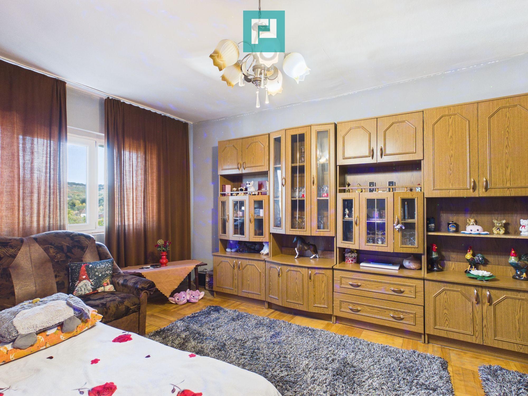 Apartament cu două camere, decomandat Lipova - 14