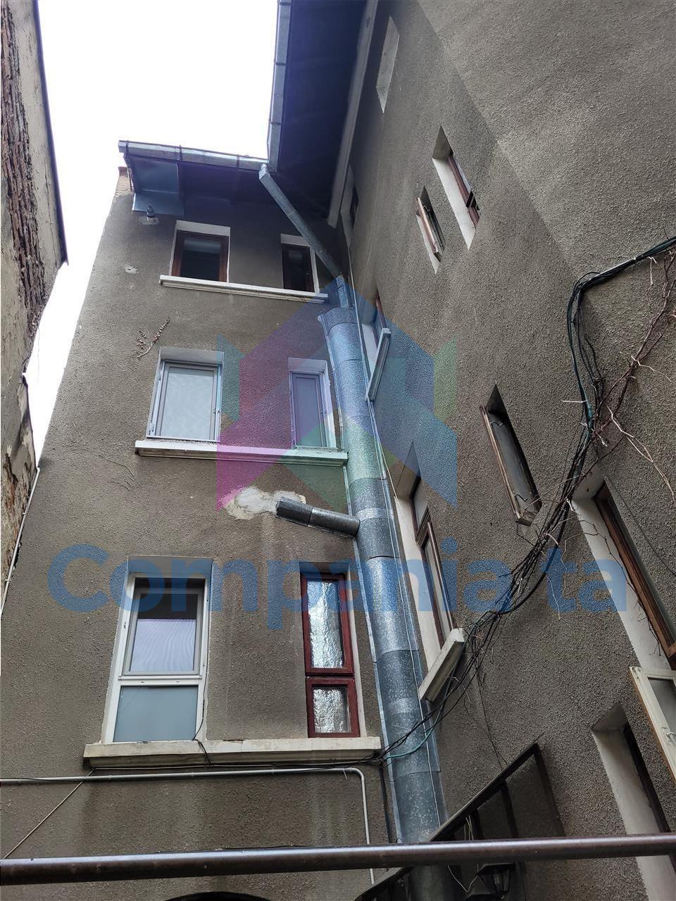 De vanzare Casă / Vilă cu 5 camere de vânzare în zona P-ta Sfantul Gheorghe - 1