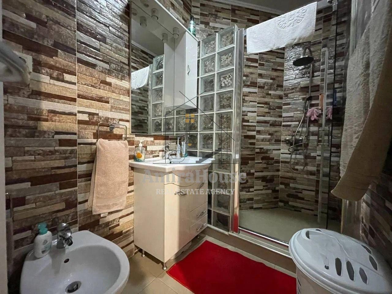 Apartament 3 camere, finisat, 75 mp si pod mansardabil, Bulevardul Eroilor - 25