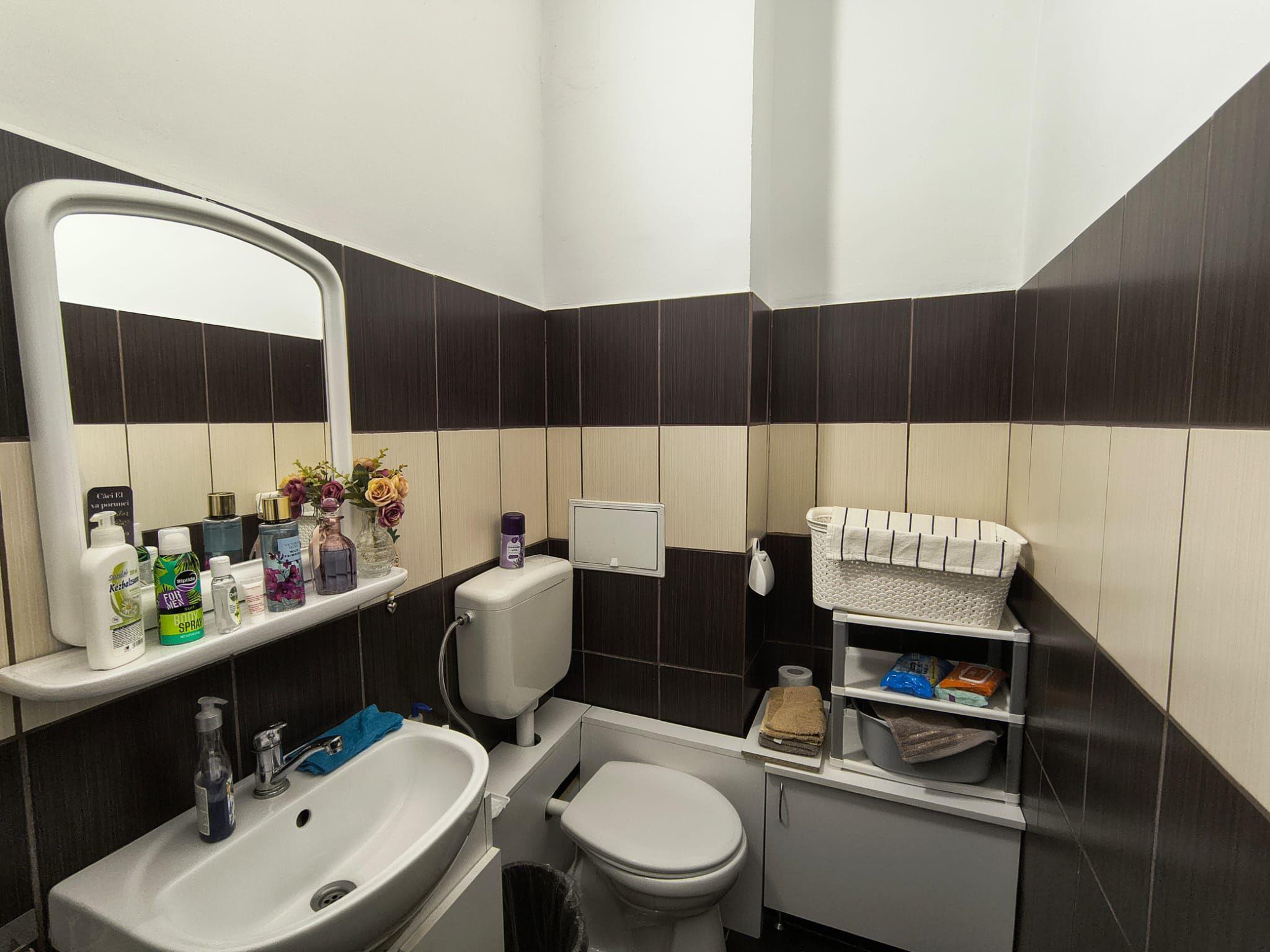Spatiu comercial, ultracentral, Republicii, Oradea. 600 E/lună. Com 0 - 9