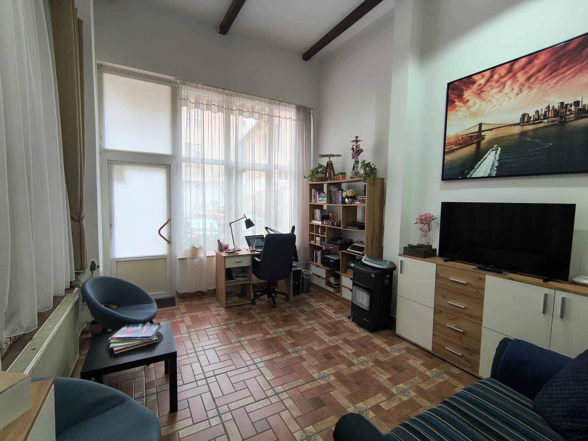 Spatiu comercial, ultracentral, Republicii, Oradea. 600 E/lună. Com 0 - 3