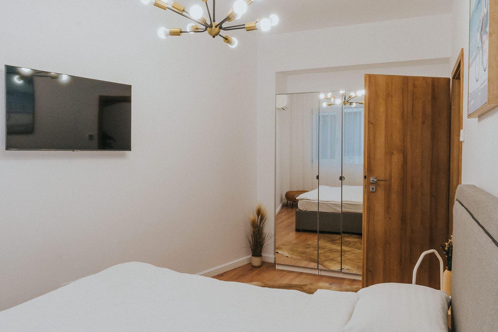 3 camere, ultracentral, Oradea. 235 000 E. Comision 0 - 13
