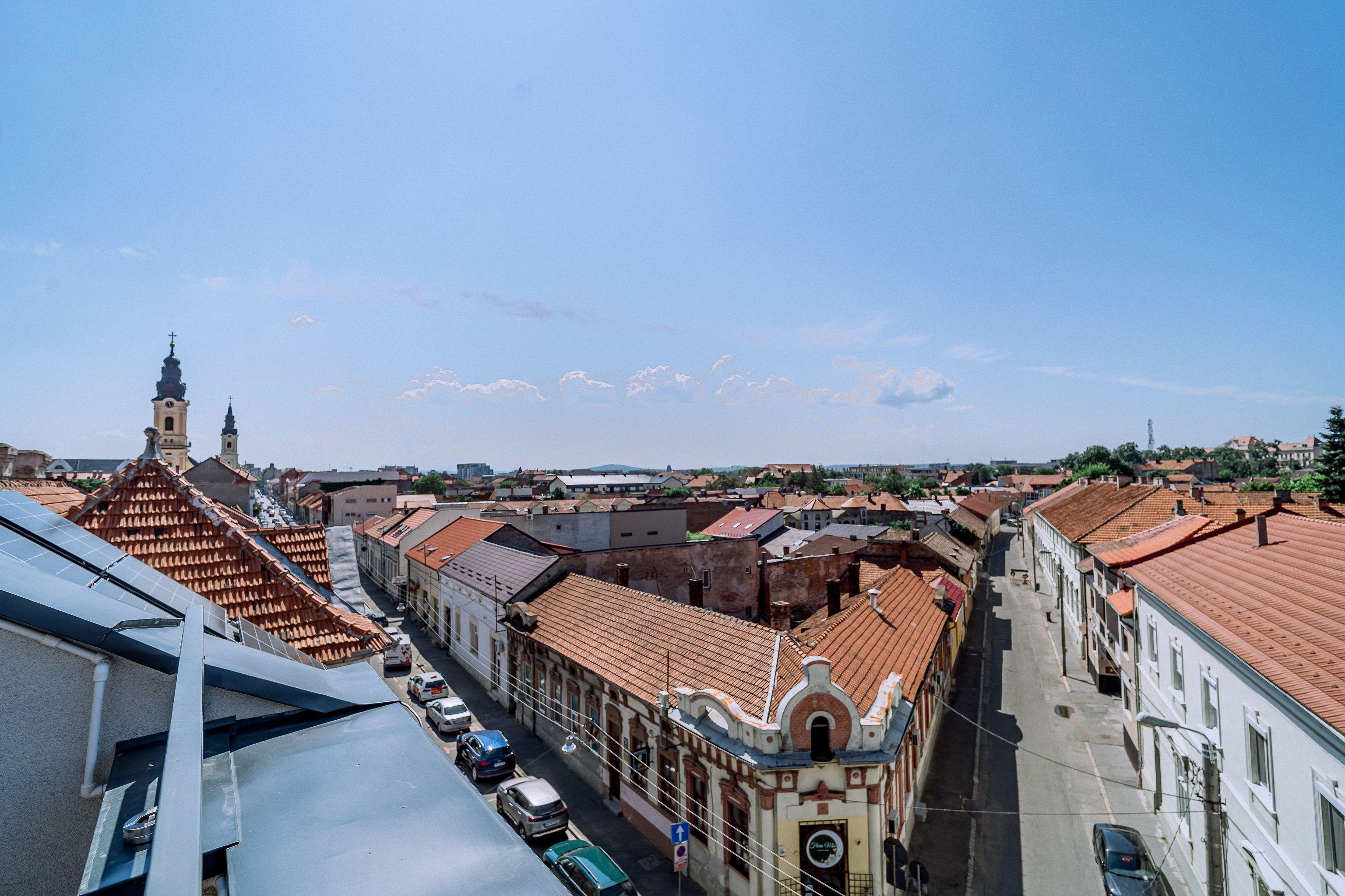 Penthouse 4 camere, ultracentral, Oradea. 800 000 E. Comision 0 - 16