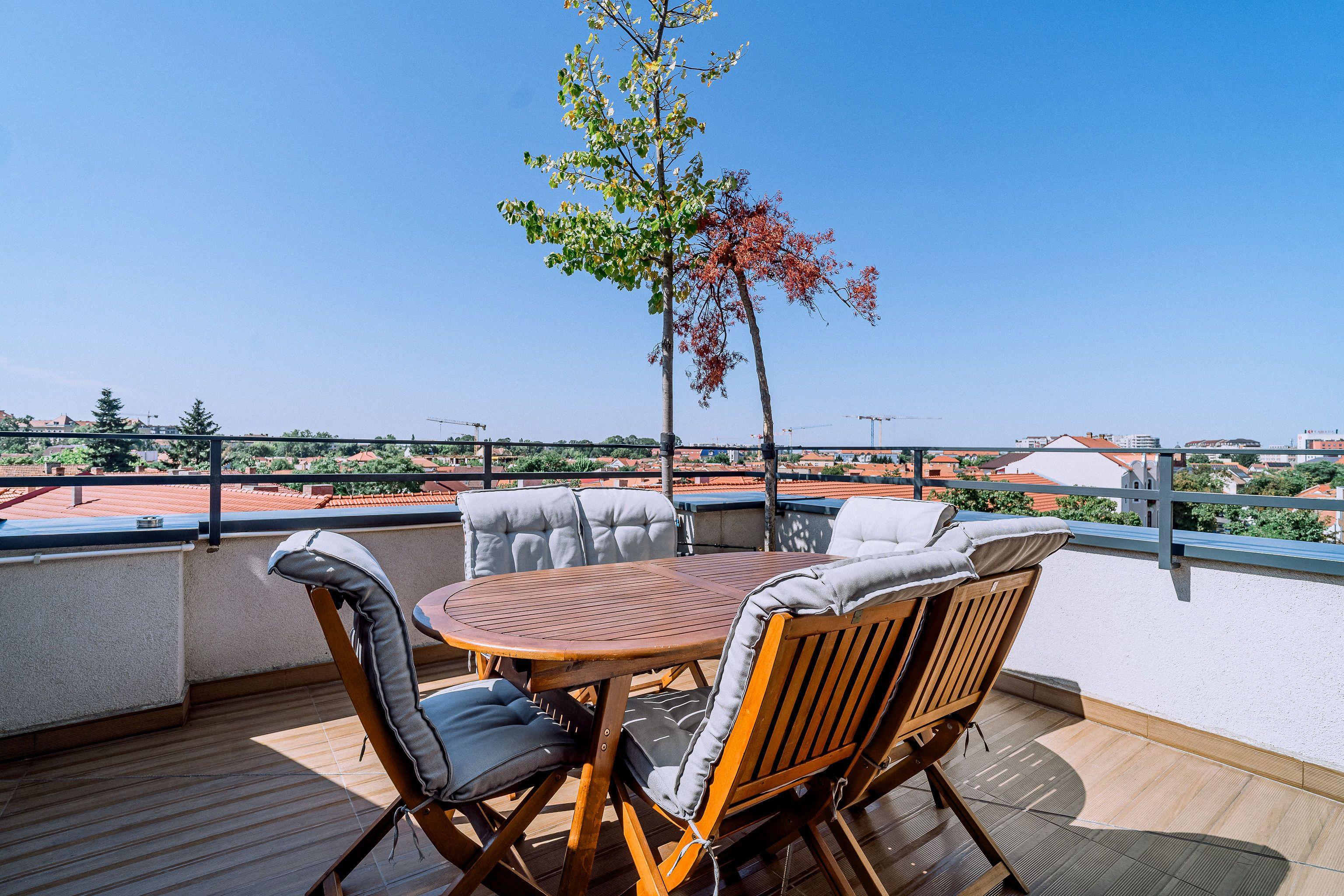 Penthouse 4 camere, ultracentral, Oradea. 800 000 E. Comision 0 - 15