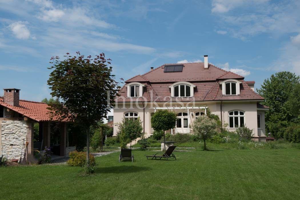 Vila exclusivista cu 7 camere si teren de 2040 mp , Padurea Dumbrava - 1