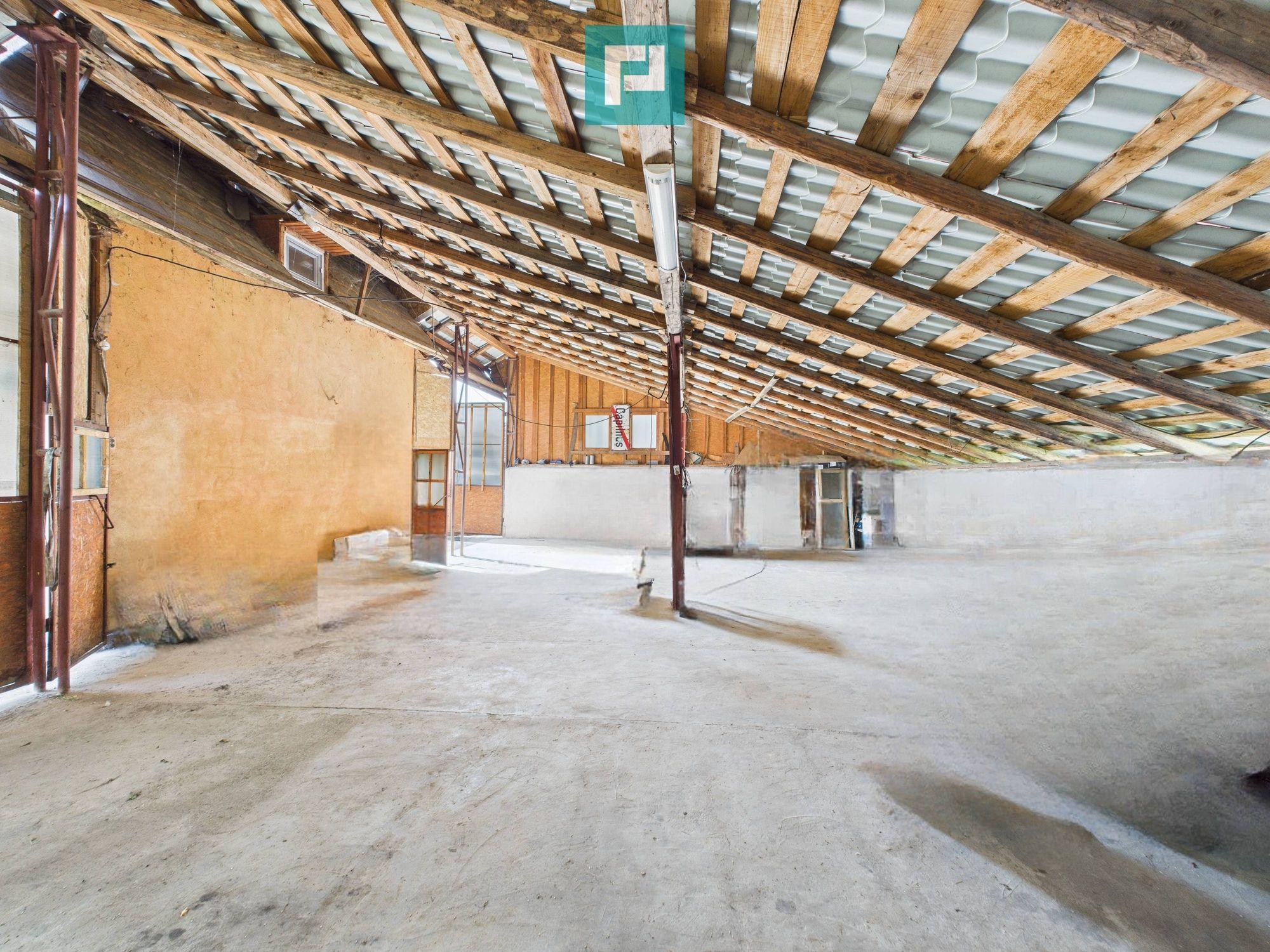 Casă și centru comercial, în localitatea Lazuri - 9