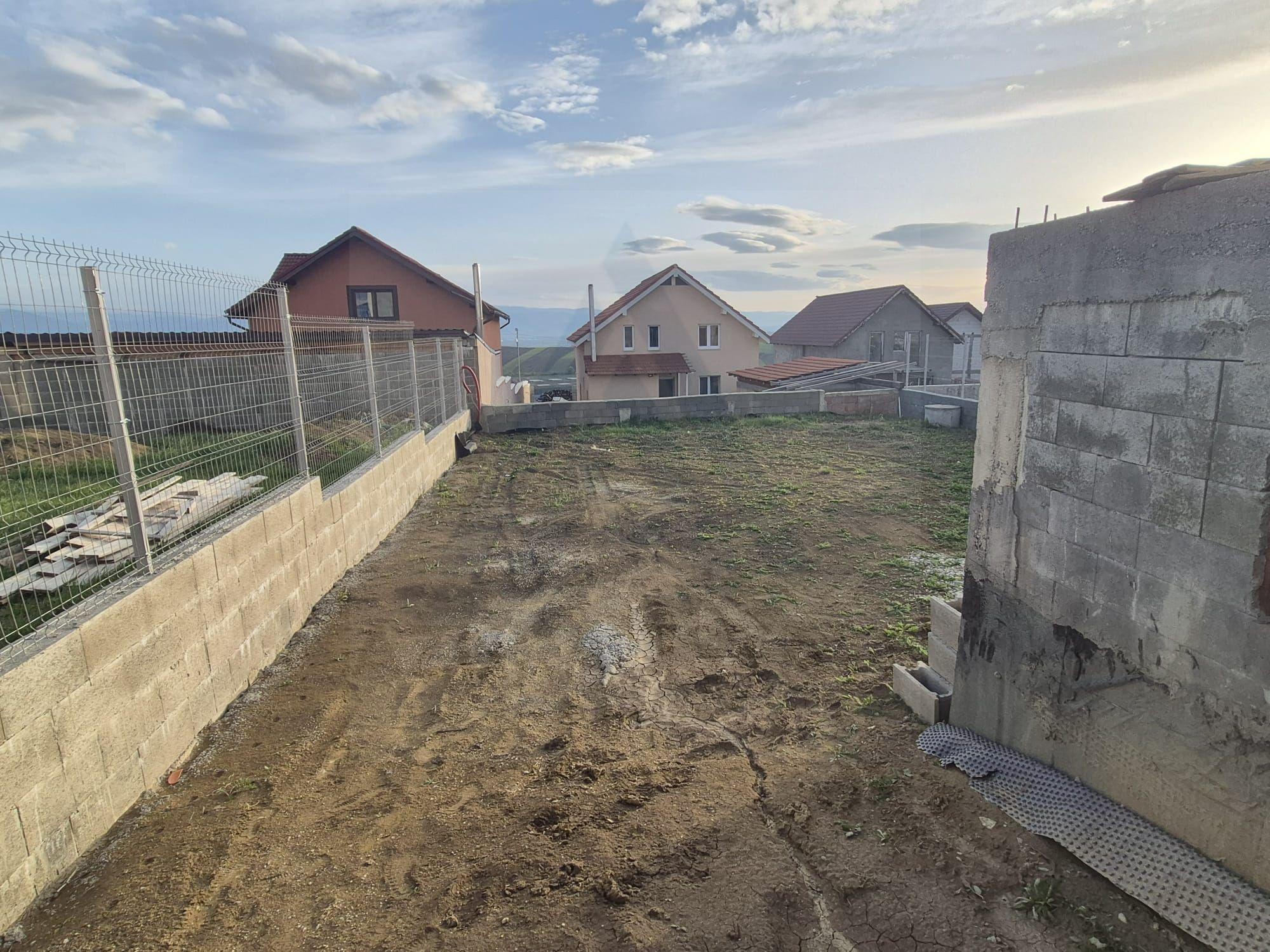 Casa 5 camere 2 bai garaj la subsol si teren 500 mp in Sura Mare - 3