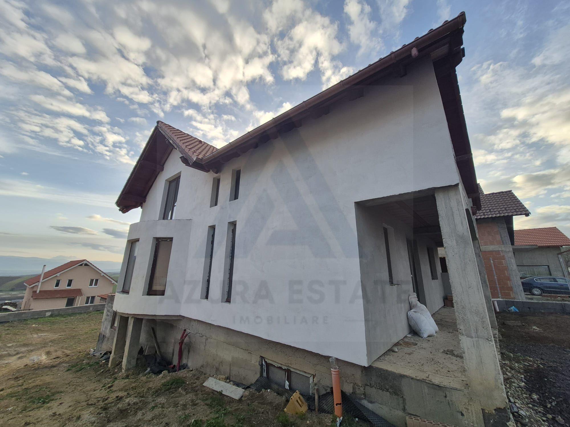 Casa 5 camere 2 bai garaj la subsol si teren 500 mp in Sura Mare - 1