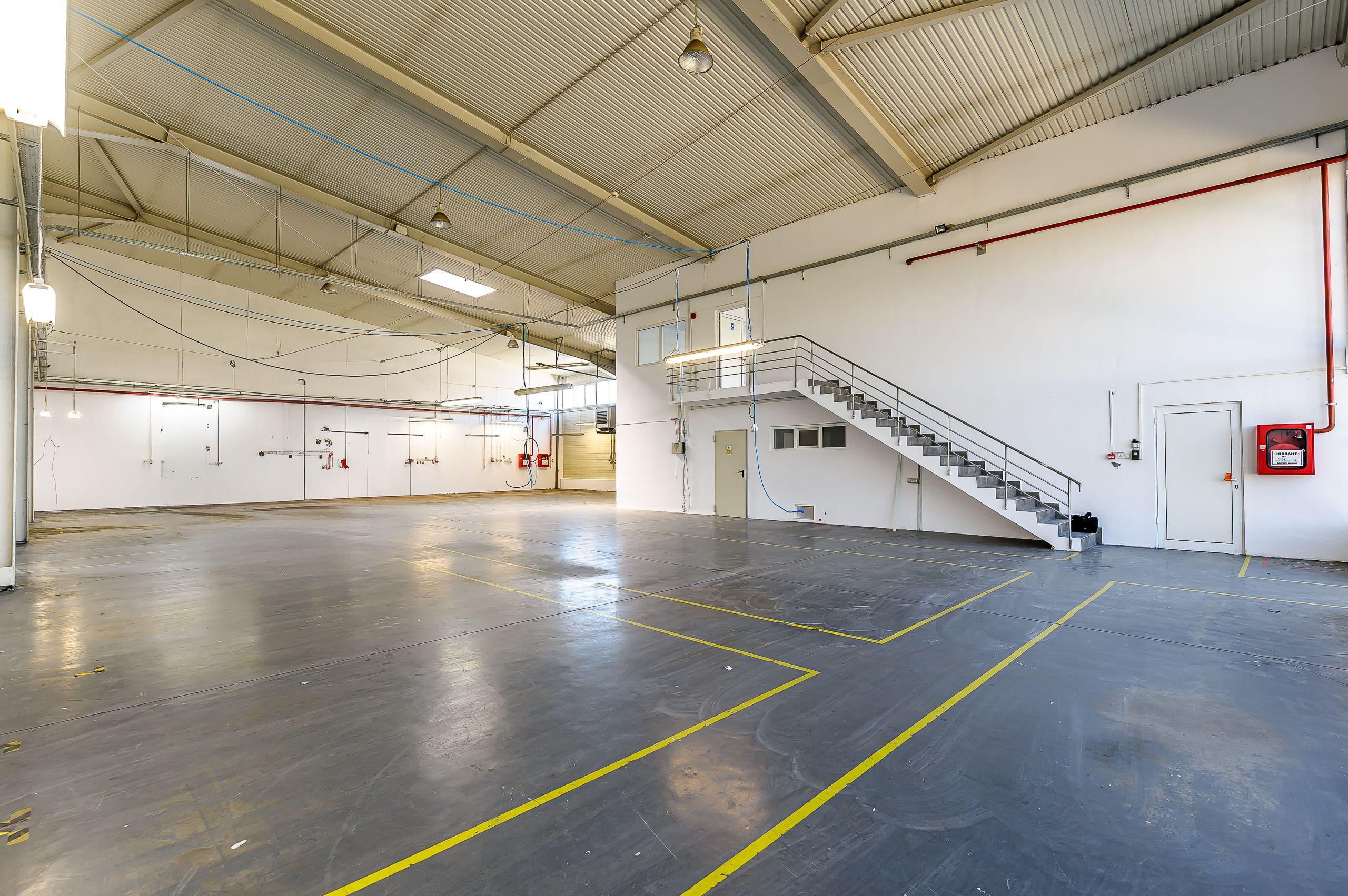 Hală industrială de vânzare 3495 mp în Arad - 3