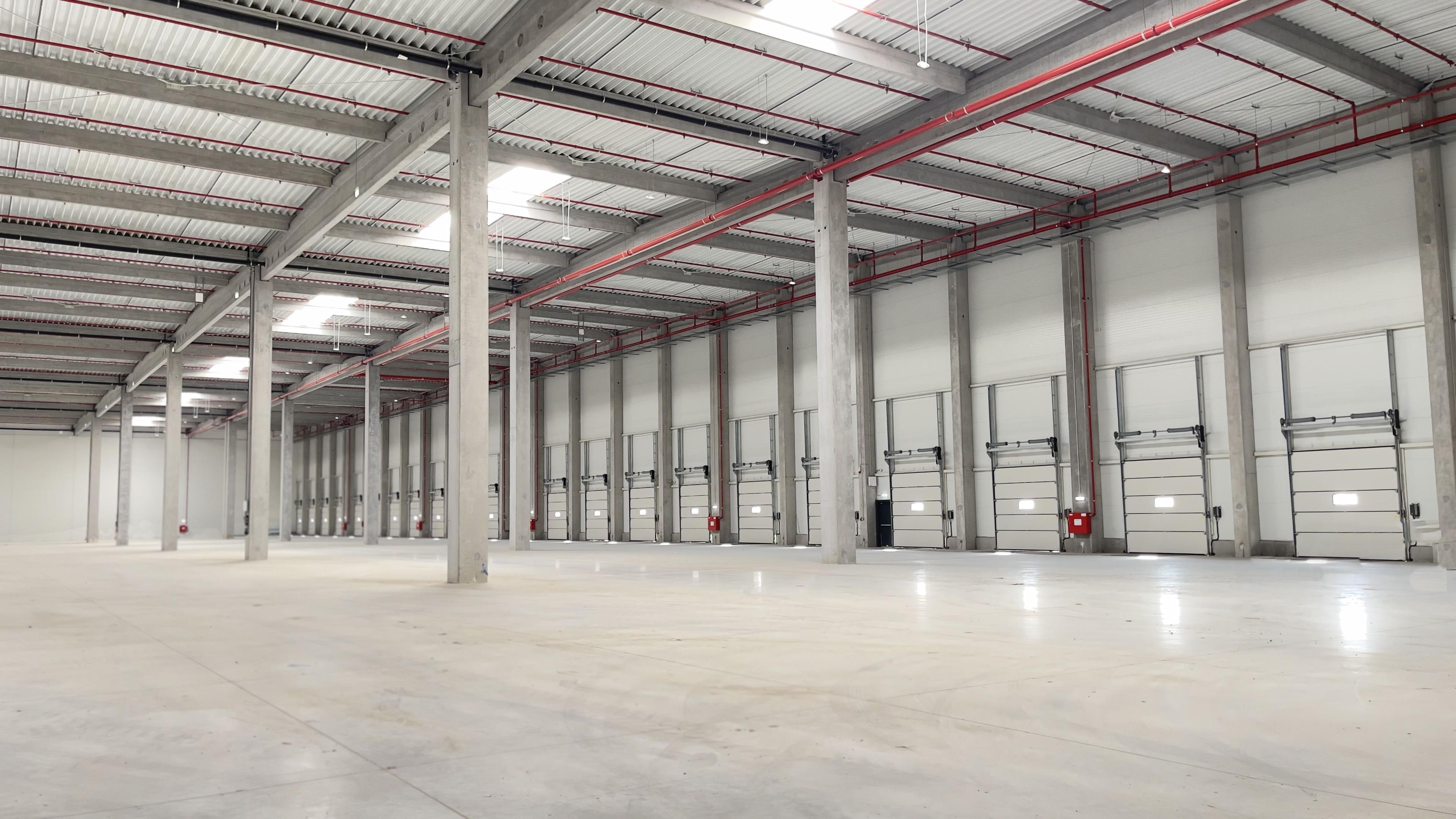 Hala industriala depozitare si productie la 2710 mp - 2