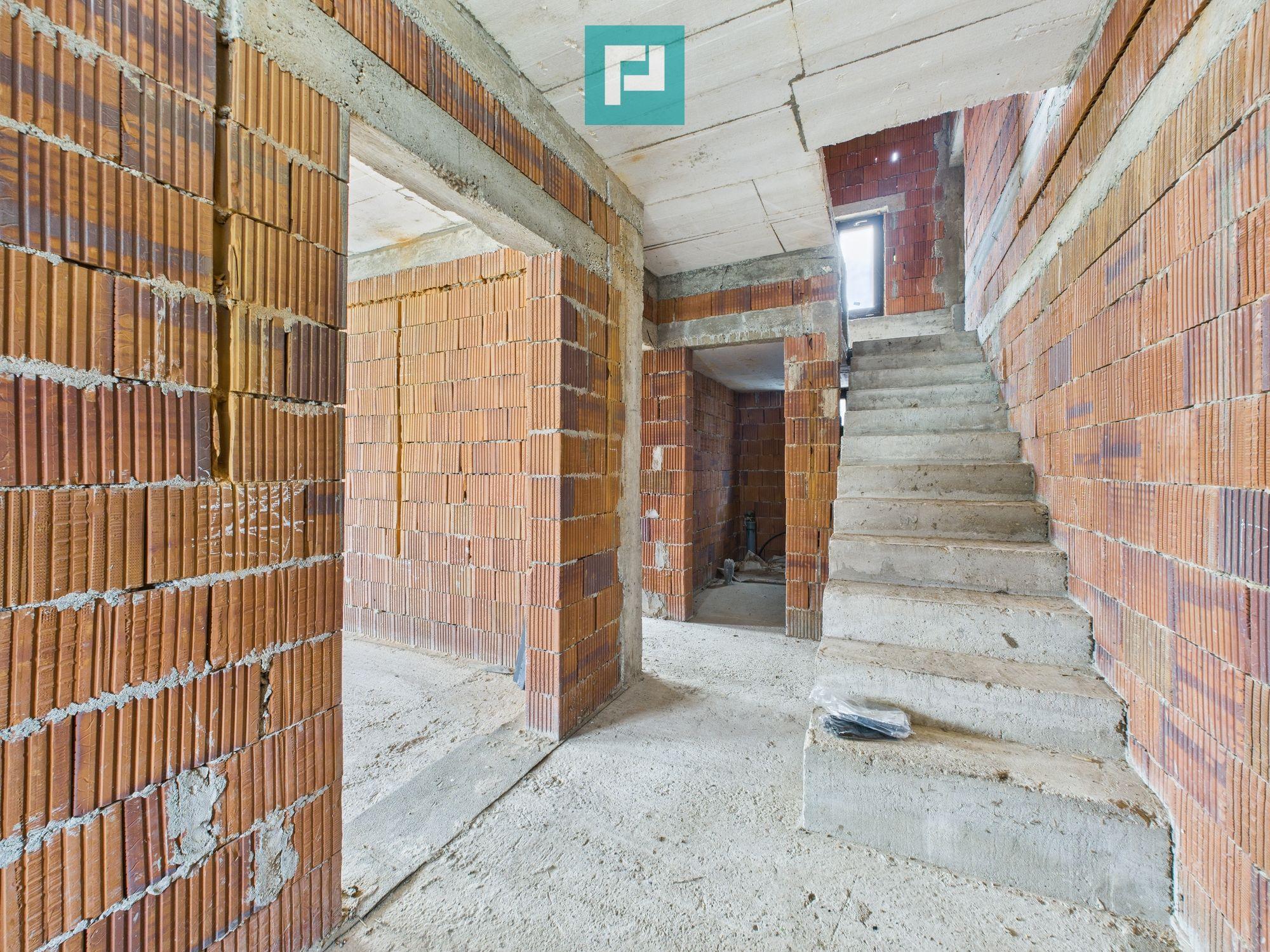 Casă la roşu P+E+M în Şagu - 8