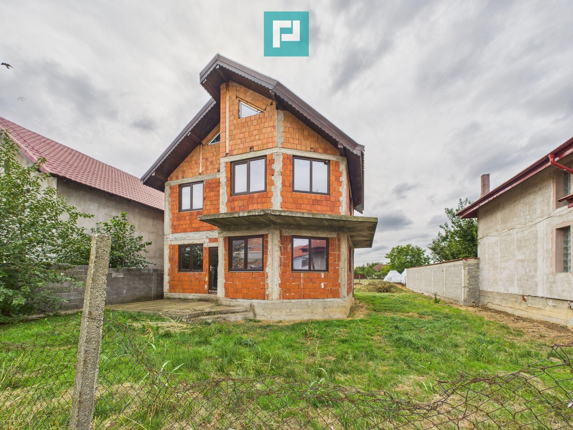 Casă la roşu P+E+M în Şagu - 1