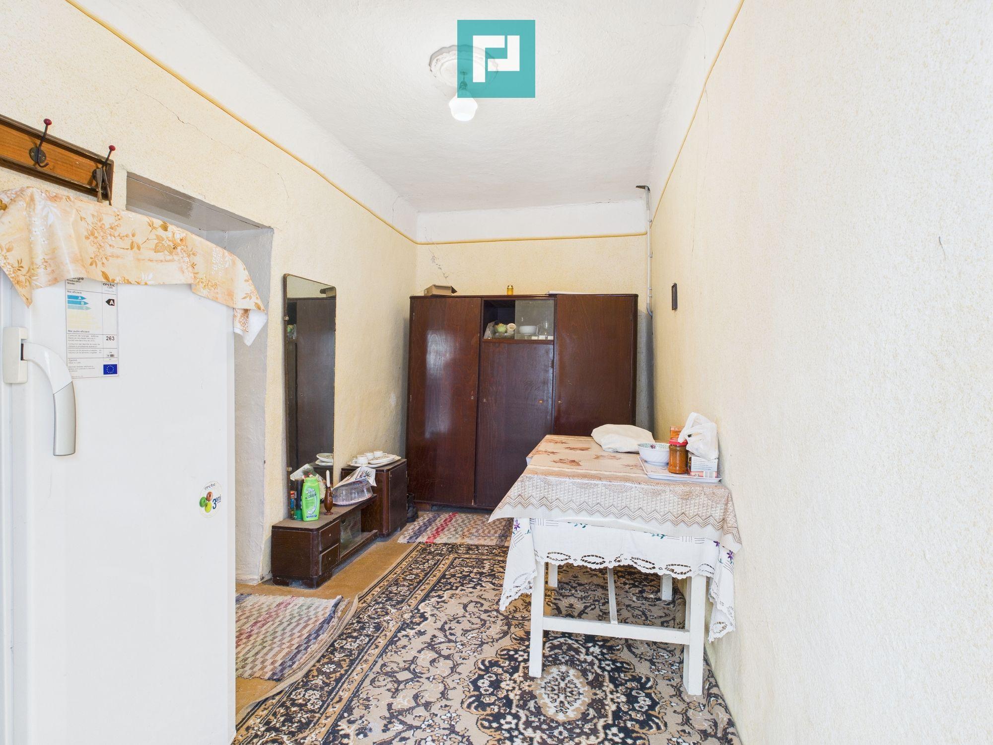 Proprietate cu 3 case din văiugă și teren în Nadab - 11
