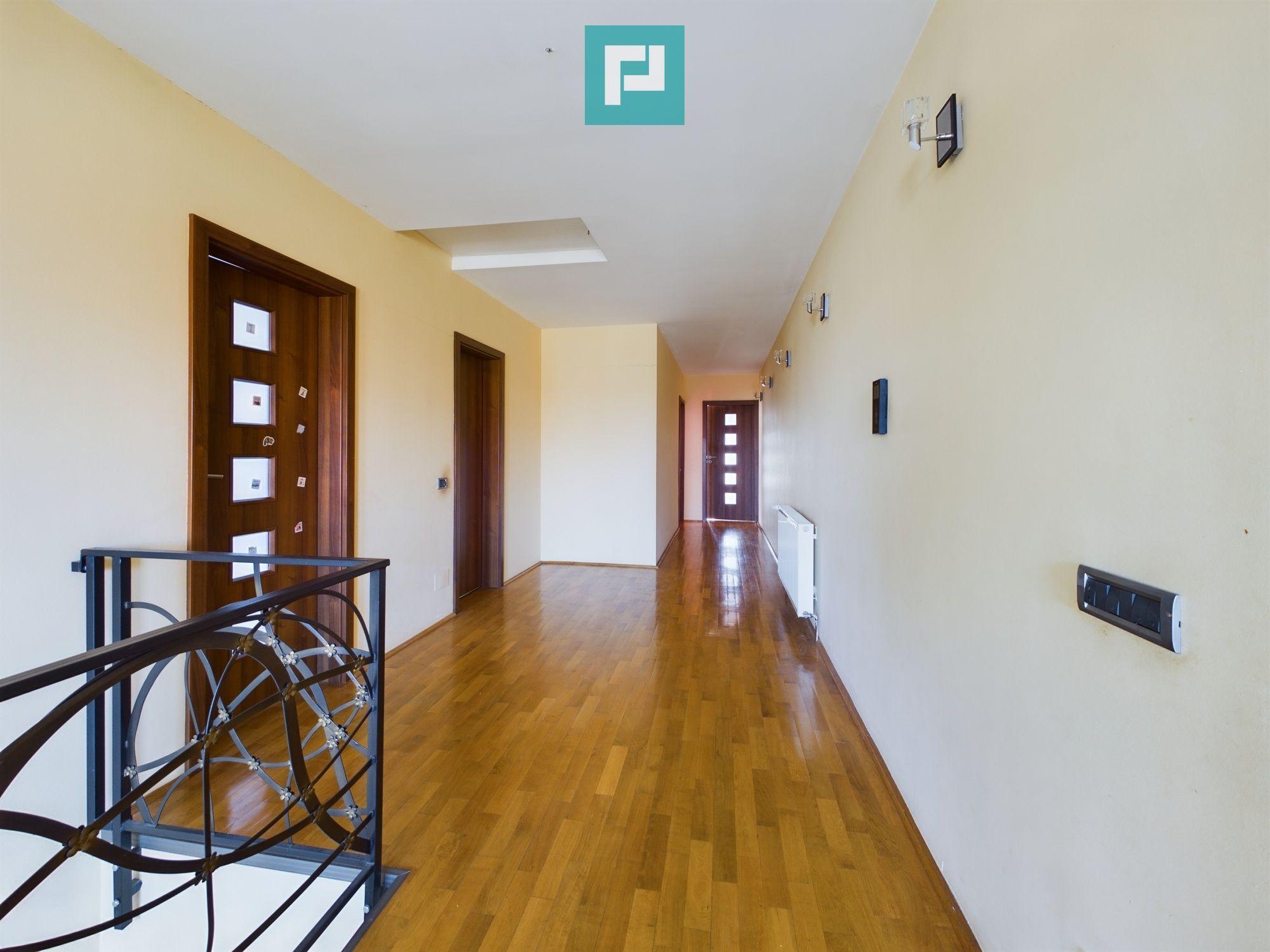 Vilă spațioasă cu 8 camere, Grădiște - 12