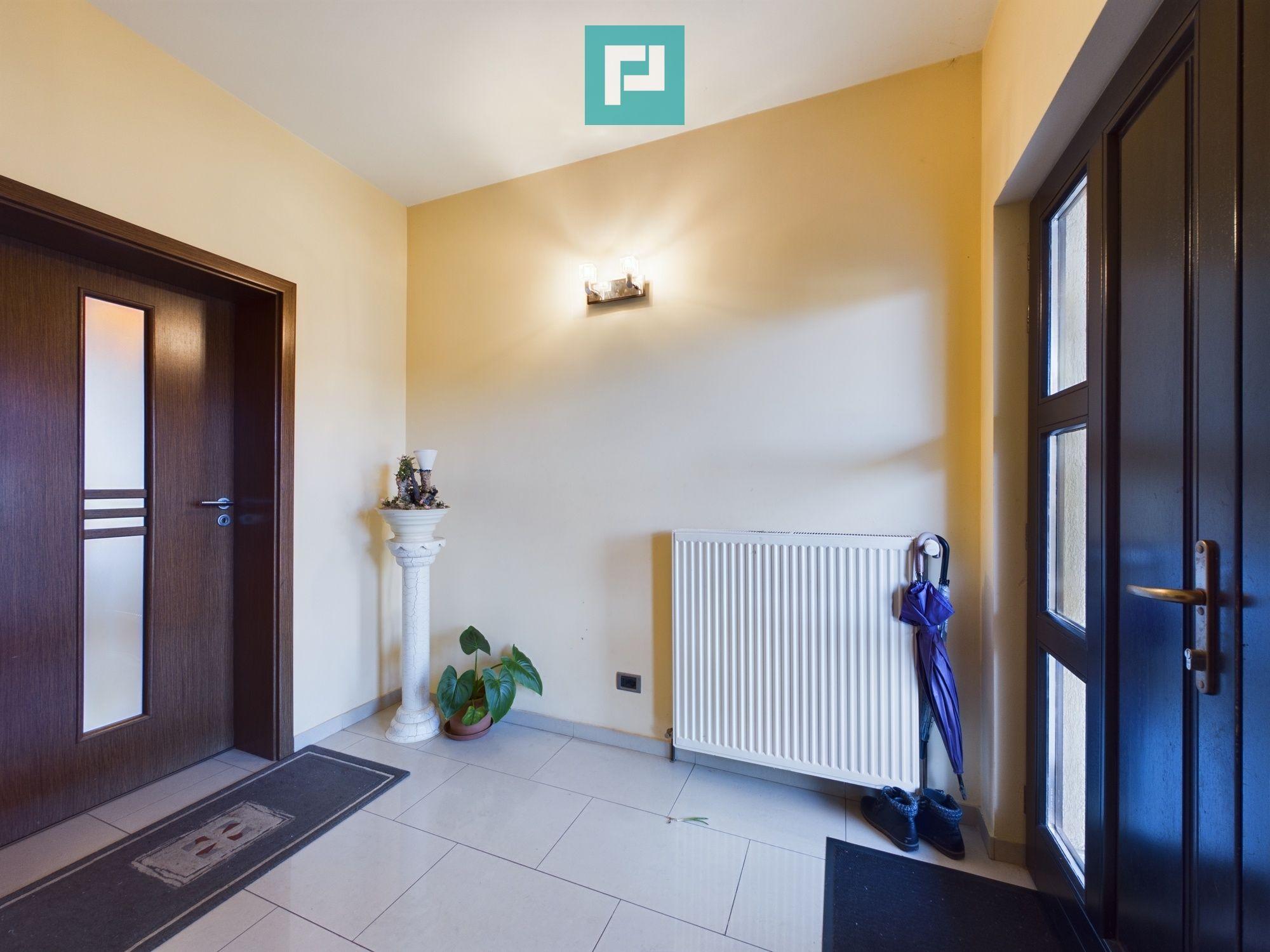 Vilă spațioasă cu 8 camere, Grădiște - 13