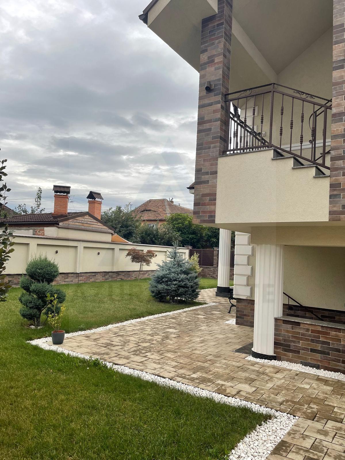 Vila 360 mp utili super exclusivista si teren 750 mp in Sibiu - 2