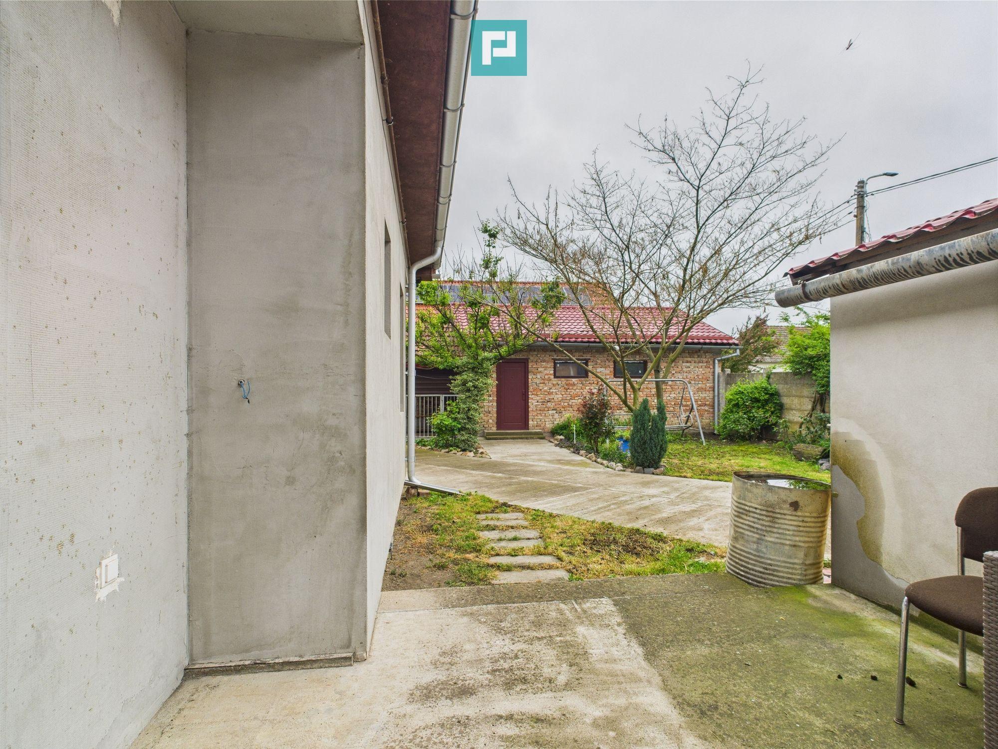 Casă Individuală cu spațiu comercial - Variaș - 35
