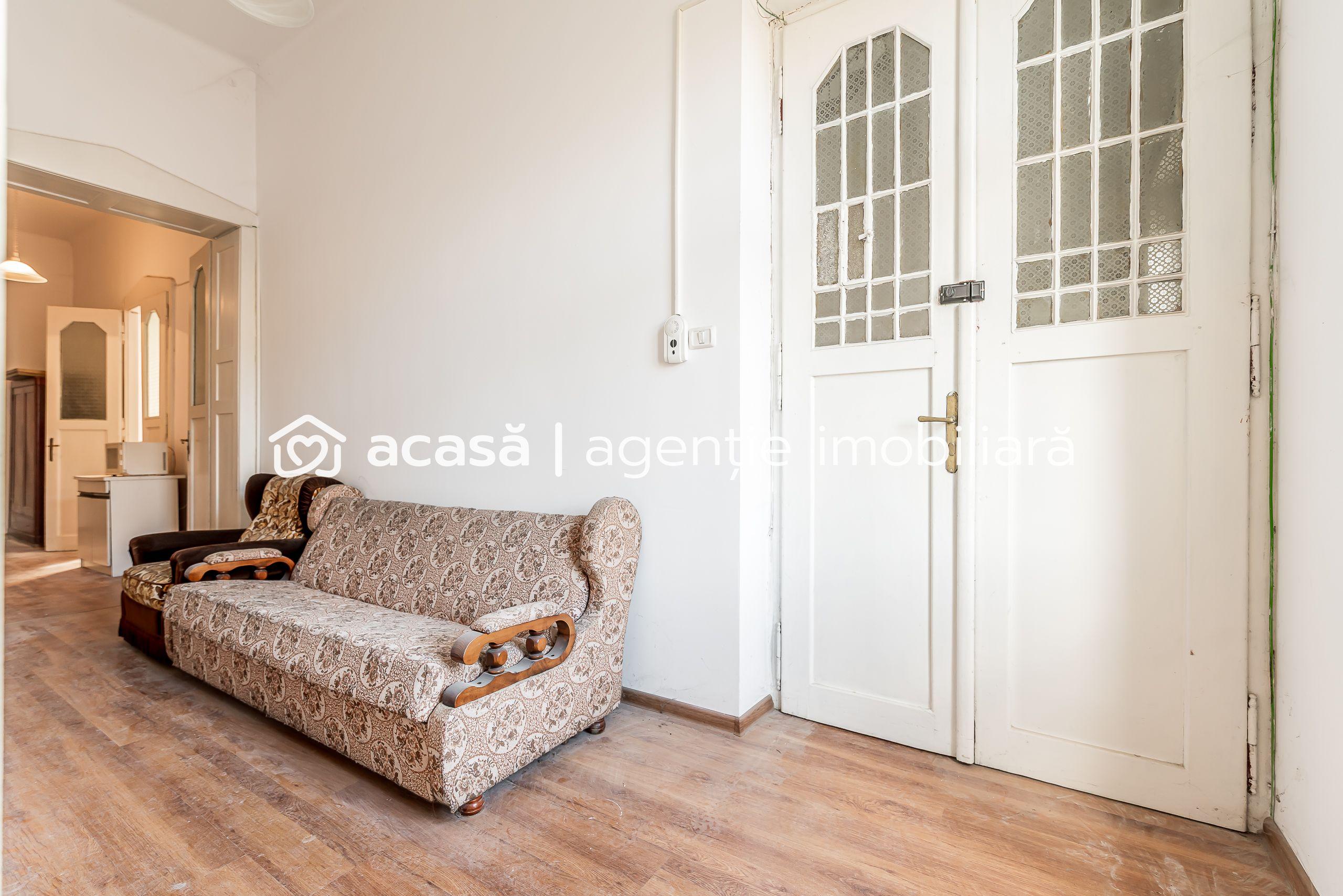 VANDUT! 2 apartamente unificate, B-dul Revoluției, Arad. Etajul 1 - 4