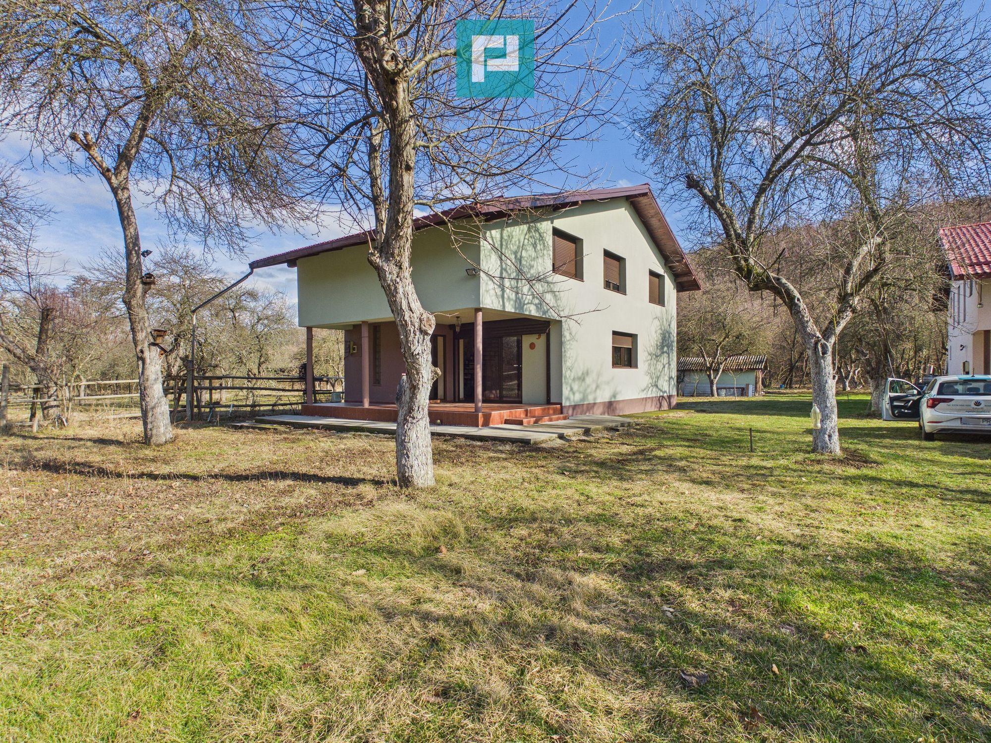 Cabană deosebită cu 4 camere în Căsoaia - 1
